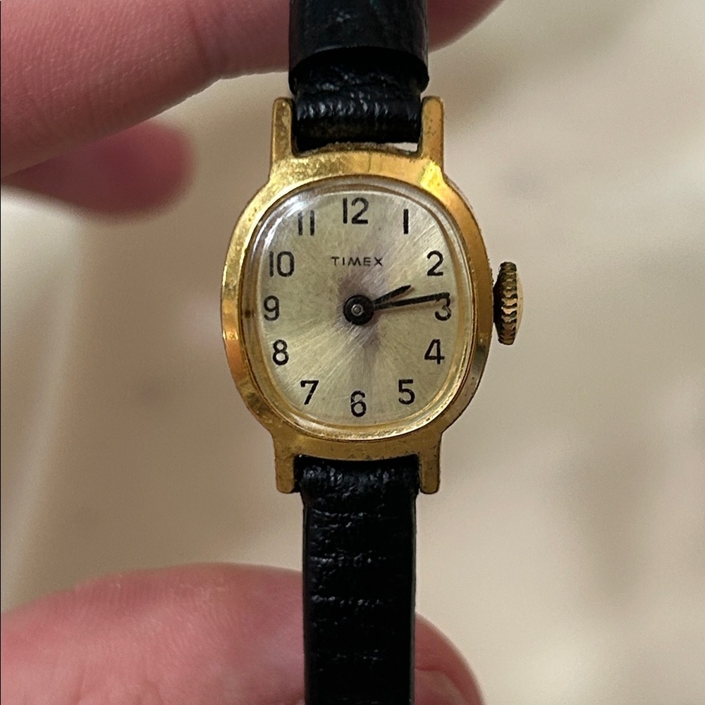 Vintage Timex Gold Case with Black Strap Watch - Picture 2 of 11